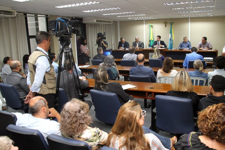 Imagem: Reunião contou com a presença de representantes de diversas entidades, que assinaram o termo de posse