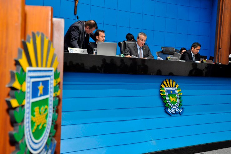 Imagem: Deputados no Plenário durante sessão ordinária da Assembleia Legislativa