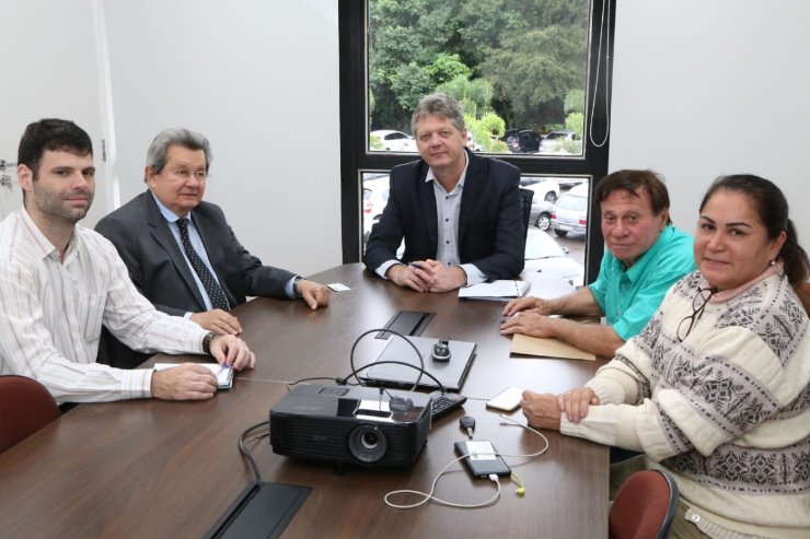 Imagem: Deputado estadual Onevan de Matos em reunião com o secretário Jaime Verruck (Semagro)