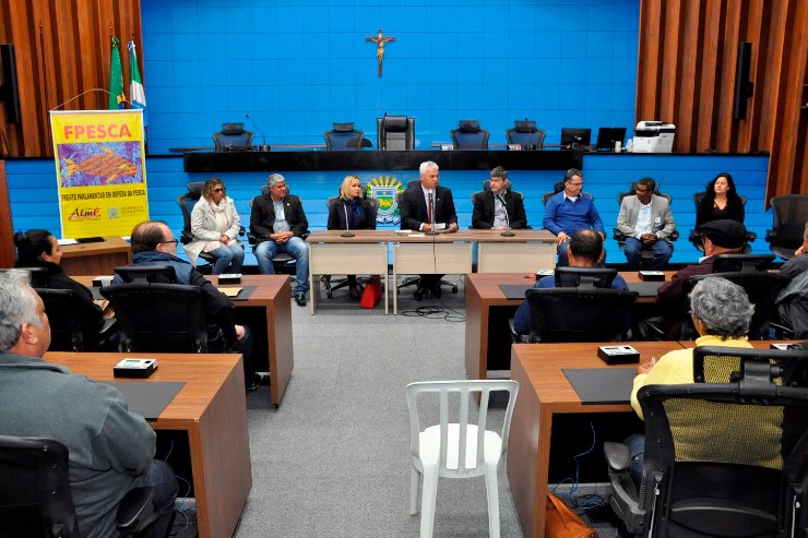 Imagem: Tomaram posse na Frente Parlamentar da Pesca hoje representantes de diversos setores envolvidos com a pesca