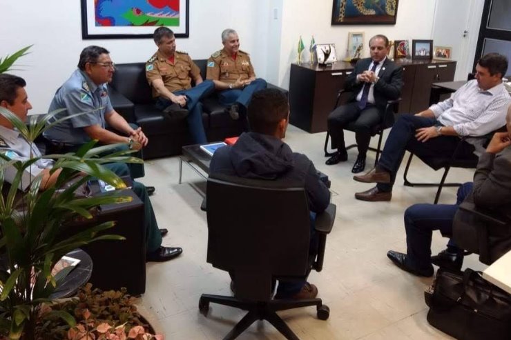 Imagem: Encontro aconteceu na Governadoria com o Secretário Eduardo Riedel e membros da PM e Bombeiros