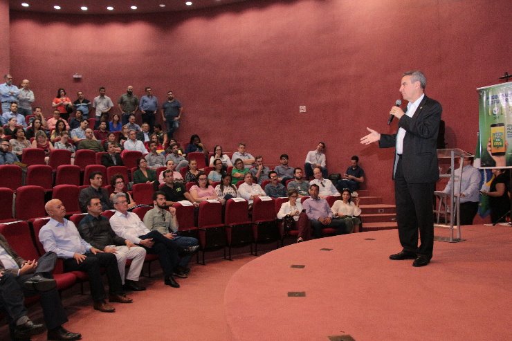 Imagem: Deputado Paulo Corrêa discursa durante reunião de apresentação e discussão de propostas para o PPA