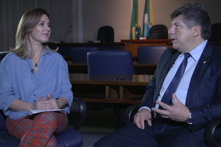 Imagem: Presidente da CCJR, Lidio Lopes concedeu entrevista à jornalista Gláucia Jandre