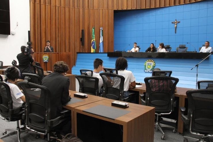 Imagem: Sessões do Parlamento Jovem acontecem mensalmente e são abertas ao público e à imprensa