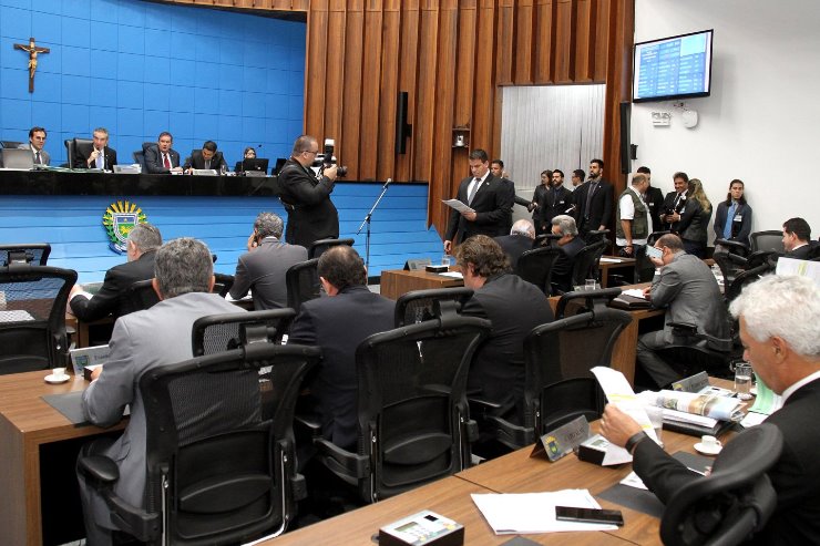 Imagem: Deputados durante sessão plenária na Assembleia Legislativa de Mato Grosso do Sul