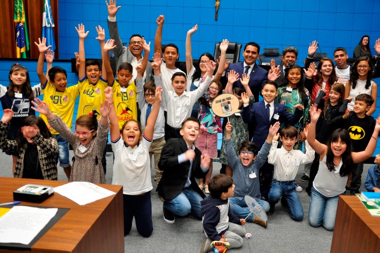 Imagem: Crianças deram show de fofura e de consciência social, ambiental e política na Assembleia Legislativa 