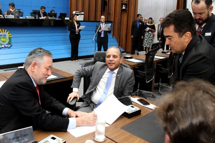 Imagem: Deputados estaduais em sessão plenária da Assembleia Legislativa de Mato Grosso do Sul 