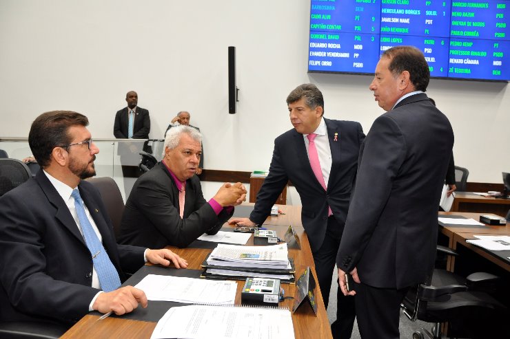 Imagem: Votação das matérias é realizada durante a Ordem do Dia no Plenário Deputado Júlio Maia