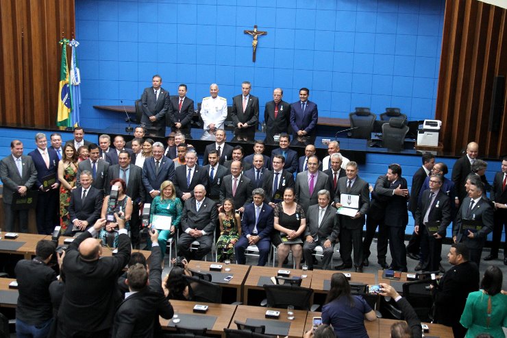 Imagem: Homenageados pelo Legislativo foram representantes de várias áreas de atuação
