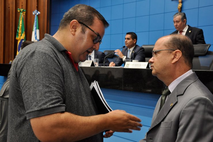 Imagem: Representando os servidores, Ricardo Bueno pediu intermediação dos deputados