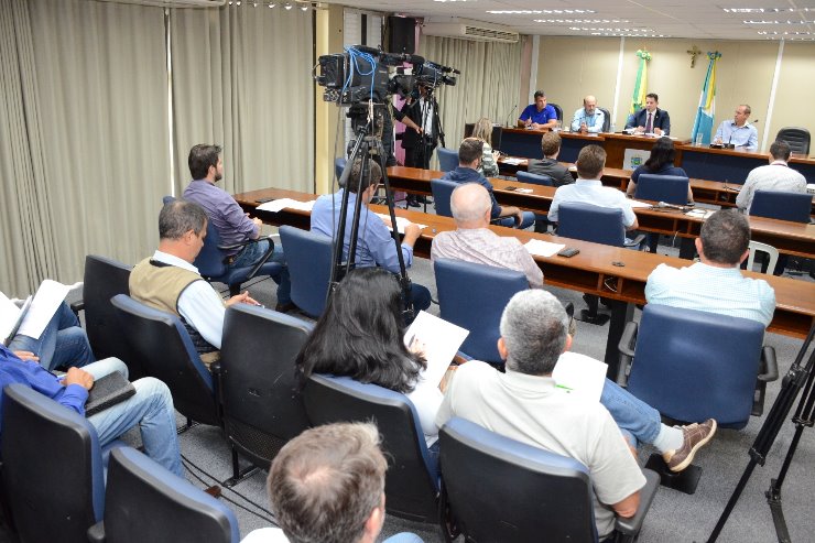 Imagem: Integrantes da Frente Parlamentar discutiram sobre cobrança relativa à energia elétrica entre outros assuntos na reunião desta terça-feira