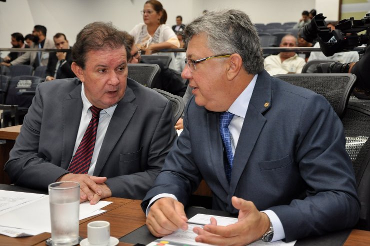 Imagem: Proposta é de autoria do deputado Evander Vendramini (à direita da foto), que preside a Comissão de Eficácia Legislativa