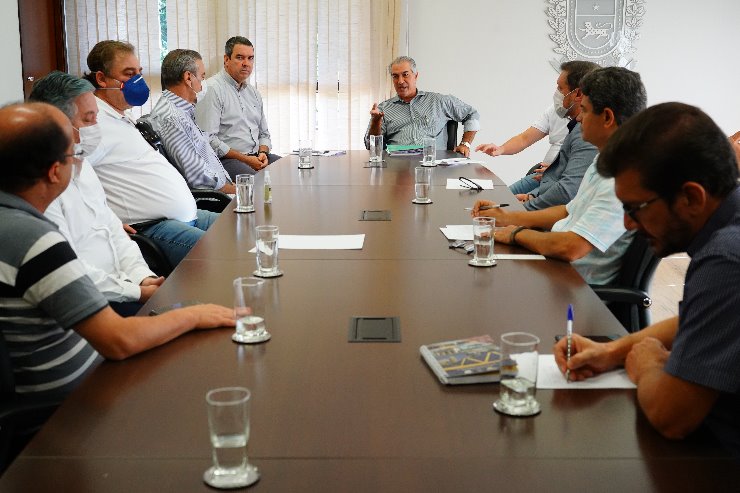 Imagem: Reunião de deputados com o governador Reinaldo Azambuja para discutir medidas de enfrentamento ao novo coronavírus