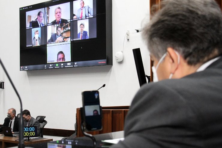 Imagem: Deputados realizaram mais uma reunião por videoconferência