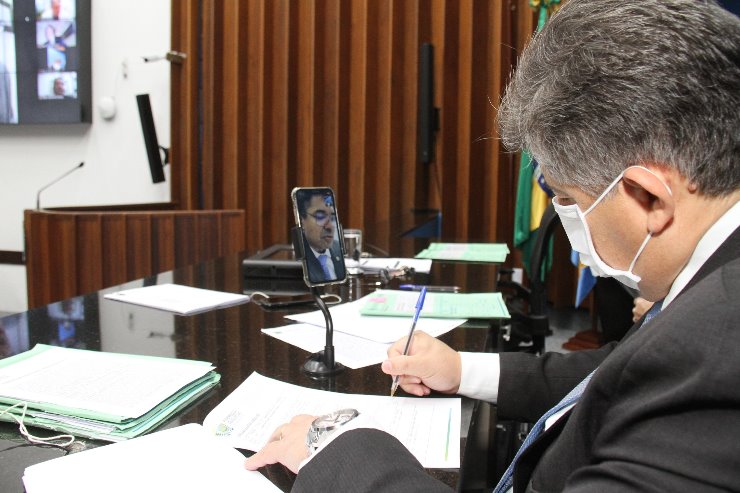 Imagem: Presidida pelo presidente Lidio Lopes, reunião da CCJR foi realizada remotamente nesta quarta-feira