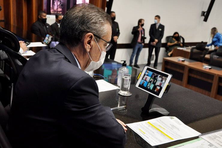 Imagem: Presidente Paulo Corrêa conduziu a primeira sessão plenária remota da semana