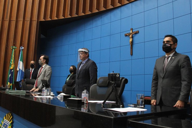 Imagem: A pedido do vice-presidente da ALEMS, Eduardo Rocha, deputados e servidores fizeram um minuto de silêncio pelas vítimas da Covid-19