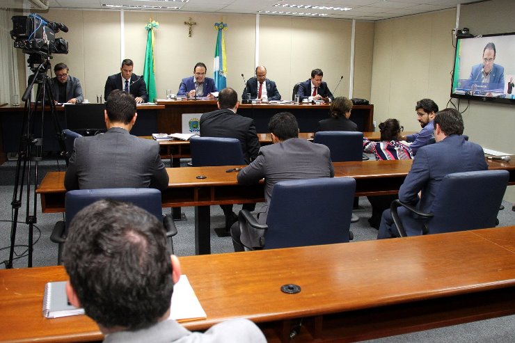 Imagem: Reunião presencial da CPI da Energisa, conduzida pelo deputado Felipe Orro, presidente do grupo de trabalho
