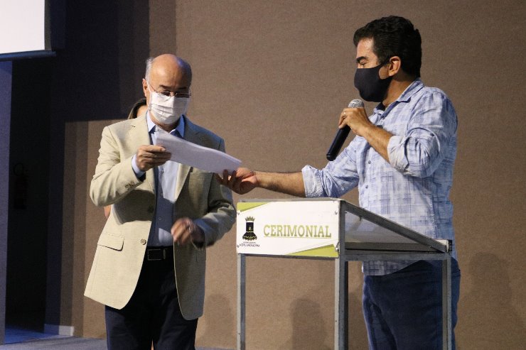 Imagem: Marçal entrega a Gilberto Garcia ofício com emendas ao Hospital do Amor