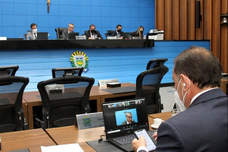Imagem: Do plenário, a sessão mista é conduzida pelo presidente da Casa de Leis
