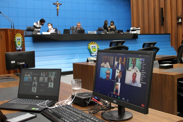 Imagem: Deputados realizam sessão semipresencial