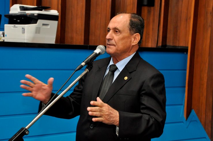 Imagem: Deputado Zé Teixeira na sessão plenária (Arquivo). 