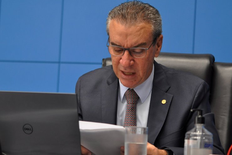 Imagem: O projeto de decreto legislativo é elaborado pela Mesa Diretora, conduzida pelo deputado e presidente Paulo Corrêa
