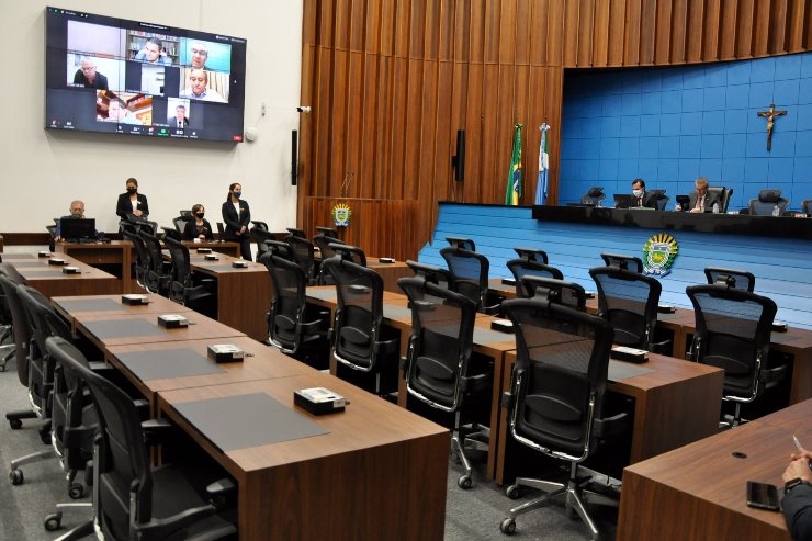 Imagem: As sessões ordinárias são realizadas no plenário da Casa de Leis com participação remota da maioria dos deputados