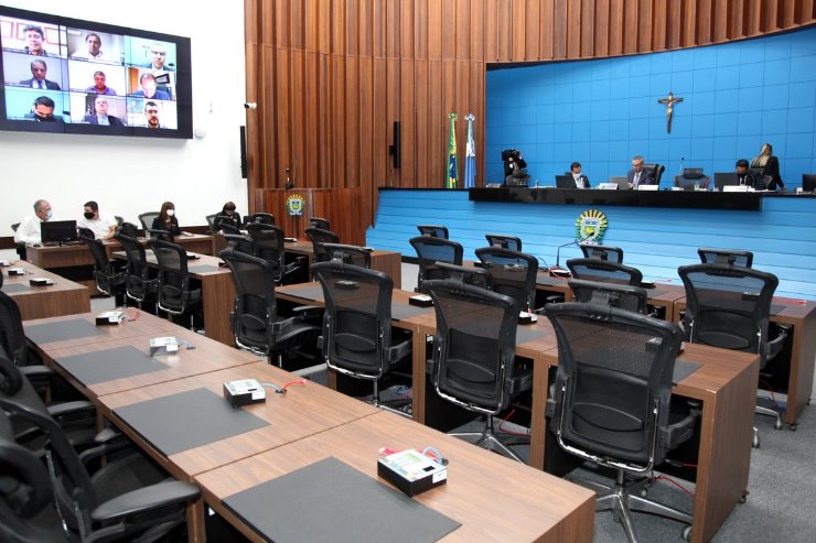 Imagem: As sessões são realizadas no Plenário da Casa de Leis e conta participação remota da maioria dos deputados  