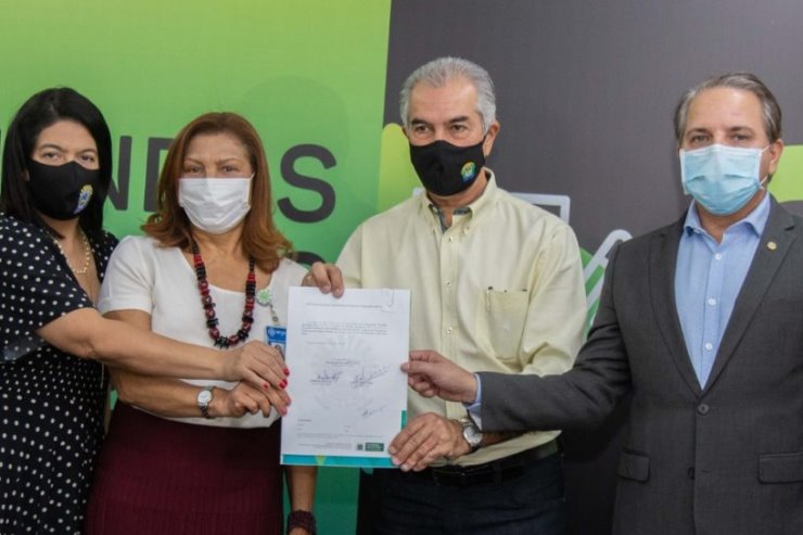 Imagem: Deputado Coronel David em evento de liberação de emendas parlamentares ao lado do governador Reinaldo Azambuja, vice-presidente da Santa Casa Elir Terra e secretária da Sedhast Elisa Nobre 