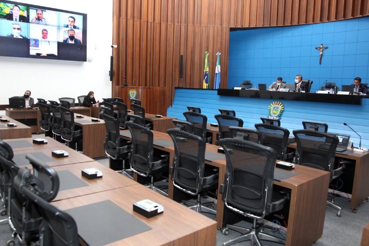 Imagem: Plenário da Assembleia Legislativa durante sessão ordinária, que conta com participação presencial e remota dos deputados