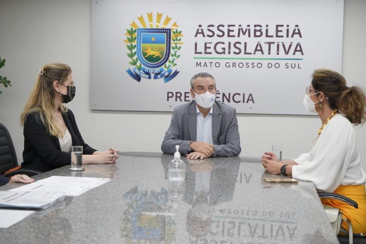 Imagem: Deputado Paulo Corrêa, presidente da ALEMS, assinou, nesta terça-feira, convênios para veiculação de programas da PGE e da Adepol