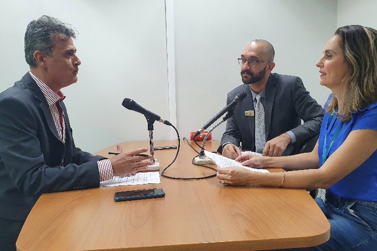 Imagem: Adriano Lopes foi entrevistado pelos jornalistas Aline Kraemer e Paulo Radamés 