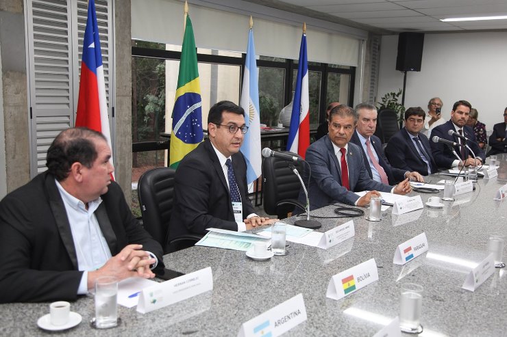 Imagem: Reunião, presidida pelo senador Nelsinho Trad, possibilitou encontro de parlamentares brasileiros e estrangeiros 