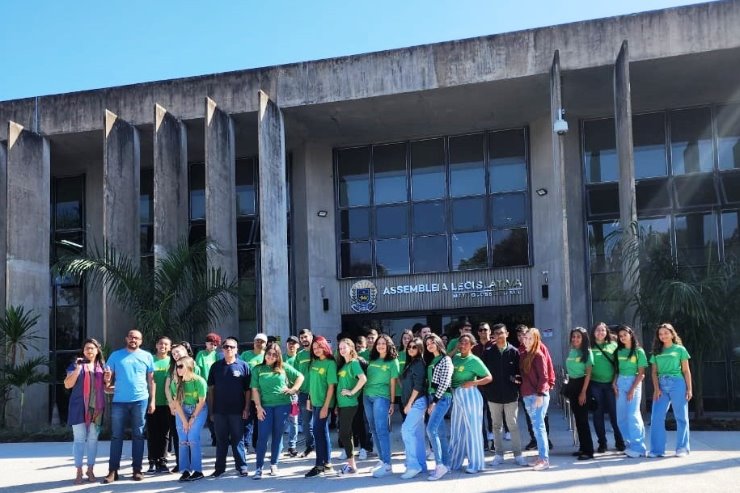 Imagem: Aproximadamente 40 estudantes do 1º ao 3º Ano do Ensino Médio da Escola Estadual Vicente Pallotti, visitaram a ALEMS