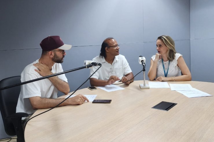 Imagem: De forma leve e descontraída, os jornalistas Paulo Radamés, Osvaldo Júnior e Aline Kraemer conversaram sobre desejos para o próximo ano