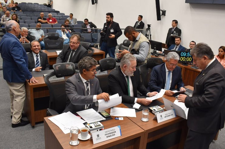 Imagem: Deputados no Plenário durante sessão ordinária da Assembleia Legislativa de Mato Grosso do Sul
