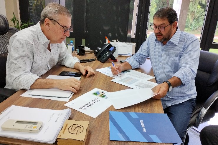 Imagem: Deputado Paulo Corrêa se reuniu com o presidente da Fiems, Sérgio Longen, para discutir detalhes do projeto