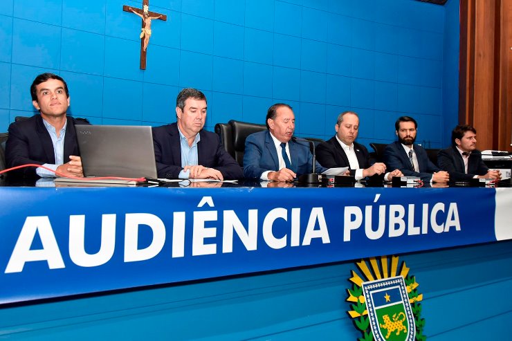 Imagem: Mesa da audiência contou com a presença do presidente da ALEMS, Gerson Claro, governador Eduardo Riedel, entre outras autoridades