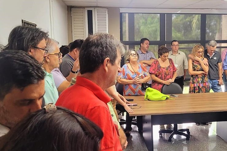 Imagem: Momento de oração na Casa de Leis reuniu servidores e amigos do deputado Amarildo Cruz