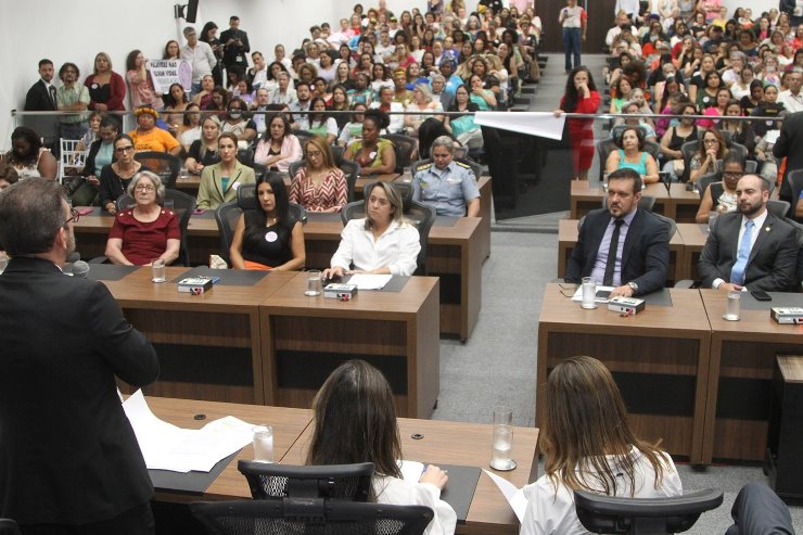 Imagem: Audiência pública contra a misoginia lotou o plenário da Assembleia Legislativa de Mato Grosso do Sul nesta quinta-feira