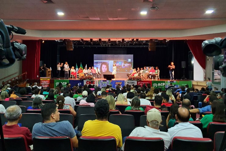 Imagem: Professores, alunos e outras pessoas ligadas à educação lotaram o anfiteatro Dom Bosco em audiência sobre o novo Ensino Médio