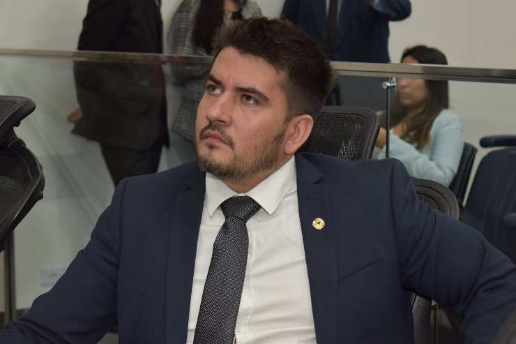 Imagem: Deputado Rafael Tavares durante sessão plenária na ALEMS; parlamentar é o autor da proposta