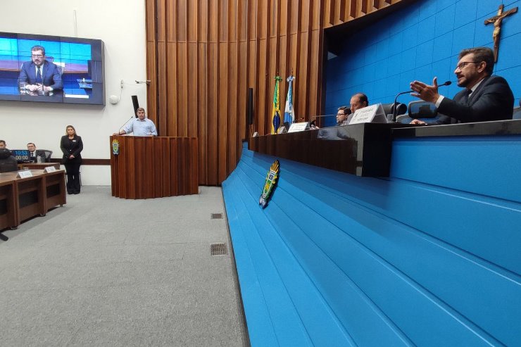 Imagem: Presidente da Fetems, Jaime Teixeira, usou a tribuna para falar de manifesto a ser entregue ao Ministério da Educação
