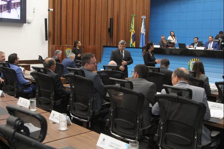 Imagem: Deputados no plenário da Assembleia Legislativa de Mato Grosso do Sul durante sessão ordinária 