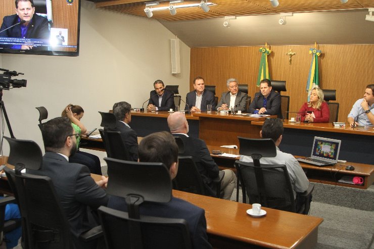 Imagem: Reunião de posse da Frente Parlamentar contou com participação de representantes de diversas entidades