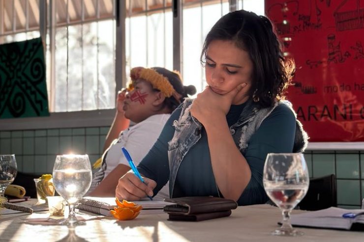 Imagem: Deputada recebeu demandas no Seminário Povos Indígenas: Meio Ambiente, Sustentabilidade e Soberania Alimentar. 