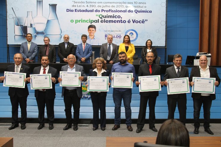 Imagem: Pessoas que se destacam na atividade de Química foram homenageadas, representando profissionais da área que atuam em Mato Grosso do Sul