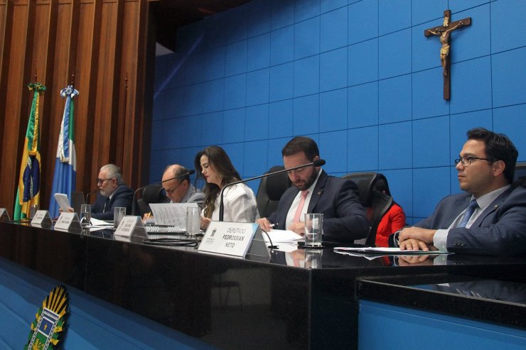 Imagem: Presidida pela deputada Mara Caseiro, a reunião analisou e votou, na tarde desta terça-feira os pareceres de 19 projetos 