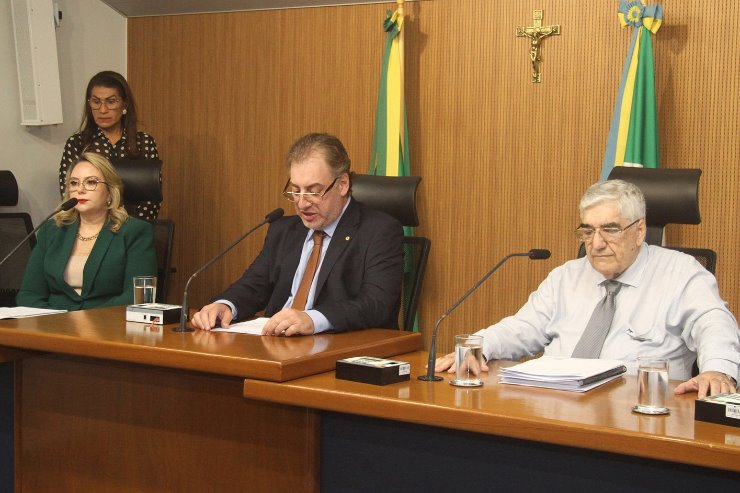 Imagem: Conduzida pelo deputado Neno Razuk, presidente da Comissão de Acompanhamento da Execução Orçamentária, reunião recebeu relatórios fiscais